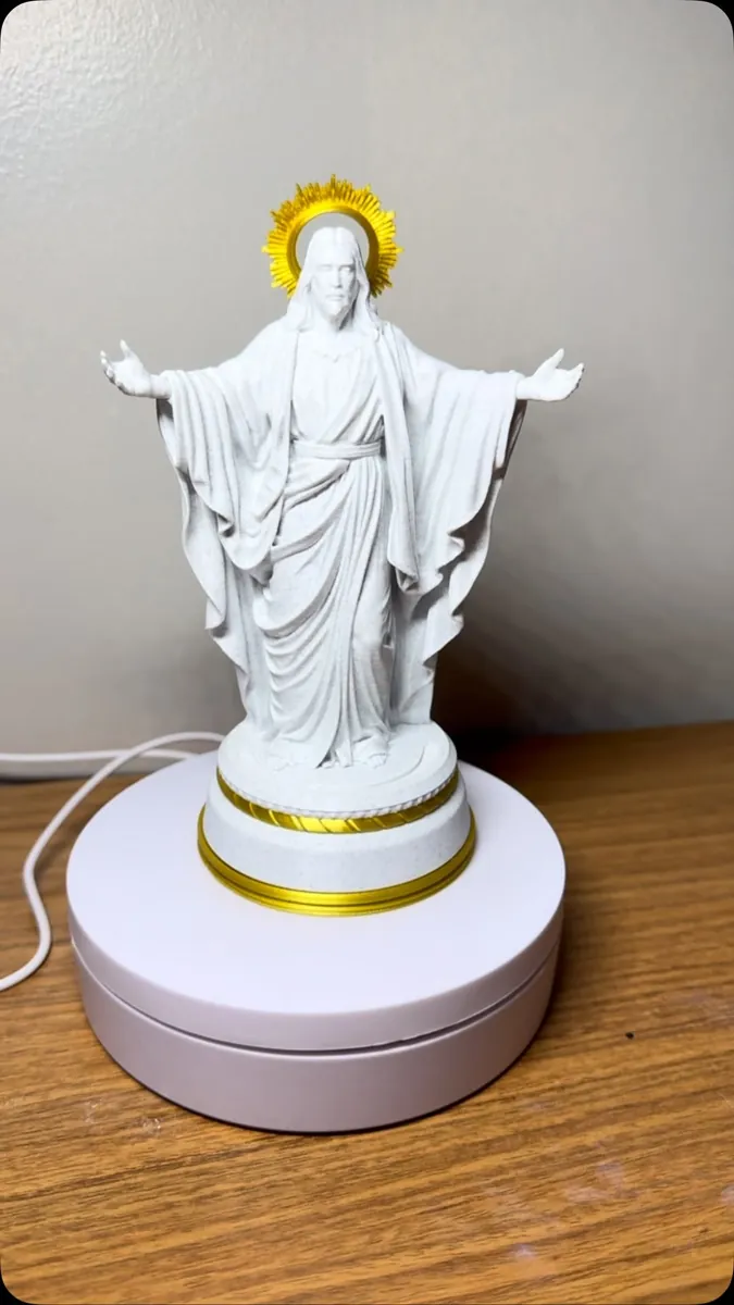 Luminária de Jesus, peça impressa em 3D pelo Ateliê 3D Criativo